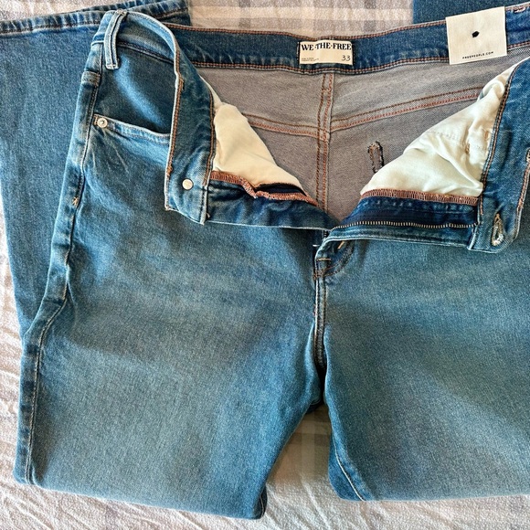 Free People NWT- Low Maintenance Mid Rise Crop Boot Jeans - Picture 4 of 10